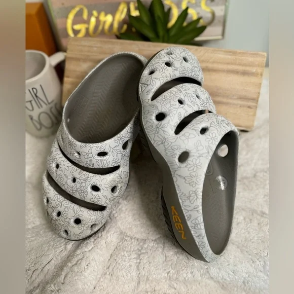 Keen | Shoes | Keen Yogui Arts Hawaii Flowers Silver Slipon | Poshmark